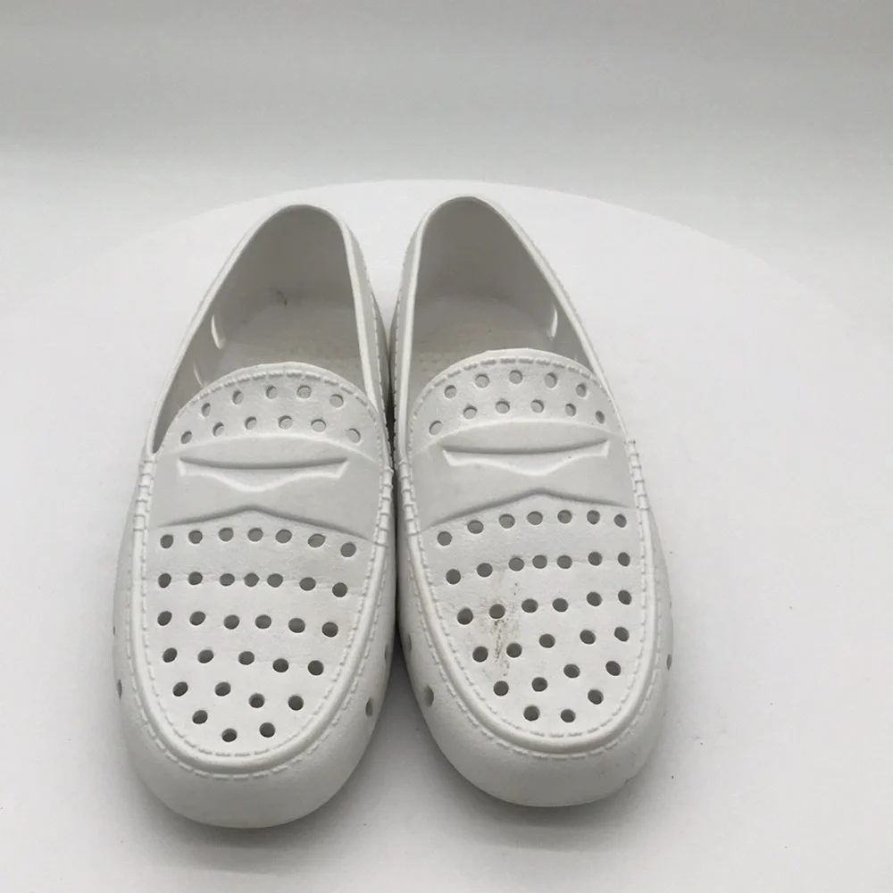Floafers Kids White Slip On Shoes size 4 US